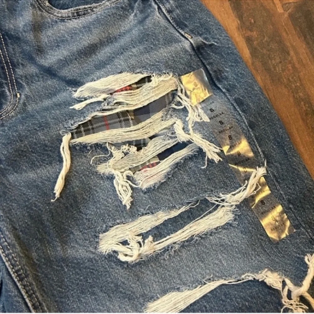 AMERICAN EAGLE NWT High Rise Distressed Plaid Patch Mom Jeans 8 - Picture 8 of 13